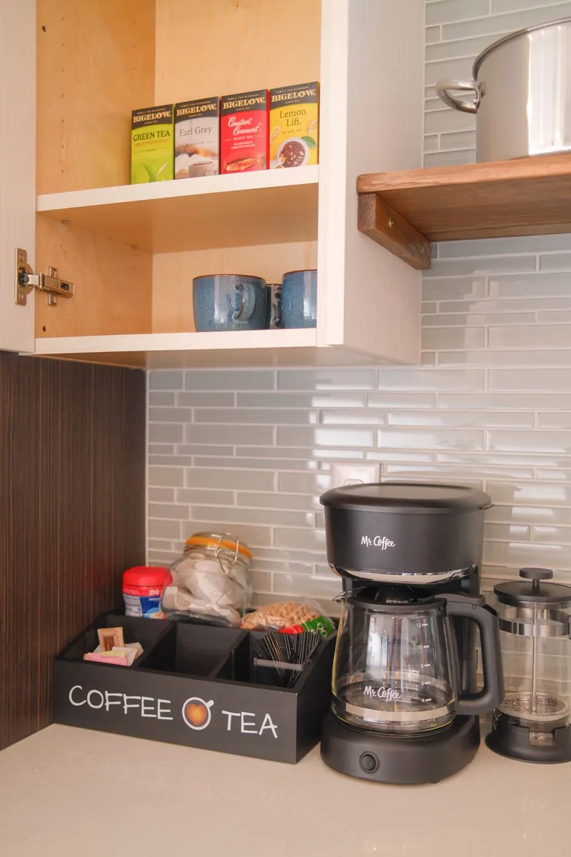 Coffee and tea bar with drip maker and French press